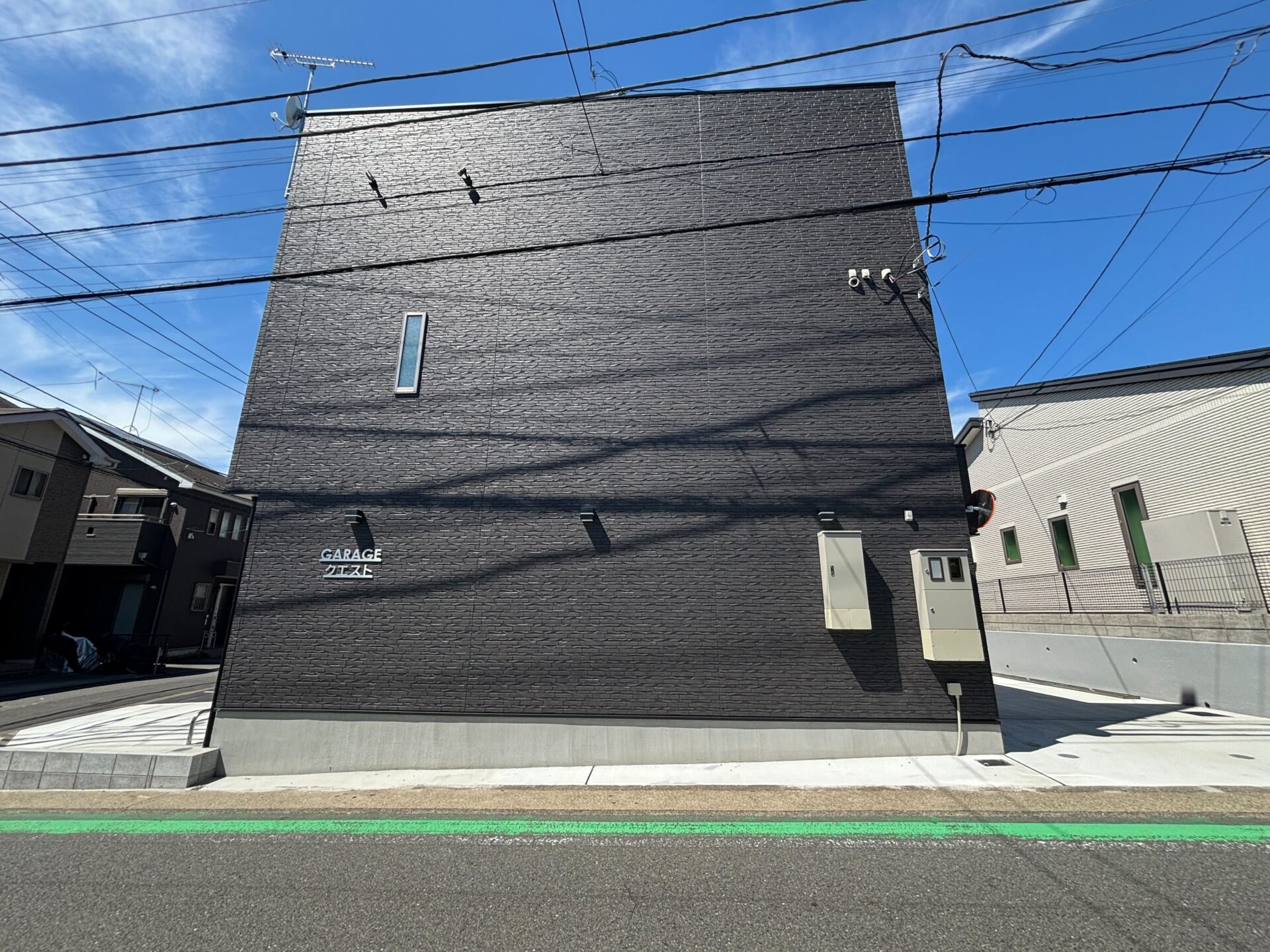 神奈川県海老名市新築賃貸ガレージハウス【GARAGE クレスト】- ガレージハウスをお探しなら【いえとくるまと】外観1